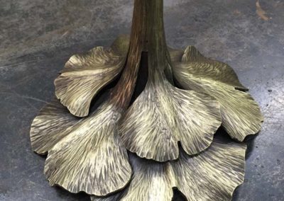 Pied de lampe Feuilles en laiton repoussé