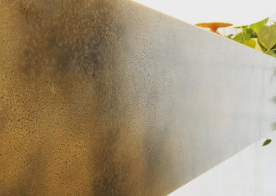 Laiton bouchardé patiné bronze