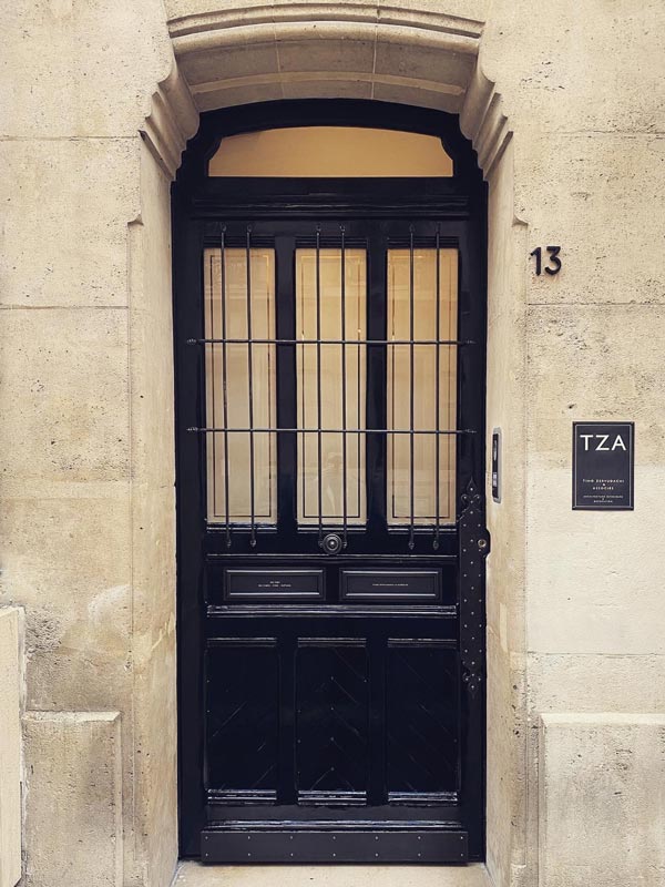 Atelier Jim de Missolz – Métallerie & ferronnerie à Paris – Grille de porte à trous renflés