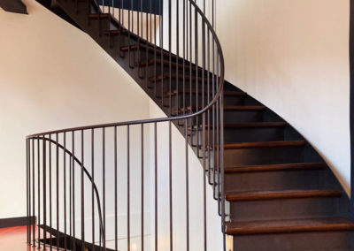 Rampe d’escalier à l’anglaise balancée sur deux niveaux