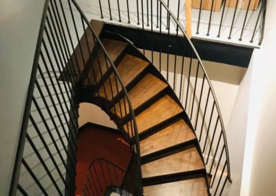 Rampe d’escalier à l’anglaise balancée sur deux niveaux