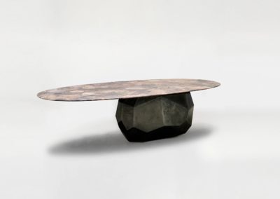 Table Rocher piétement en étain